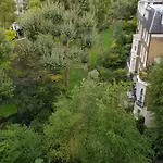 24 Clifton Gardens Pond Field House